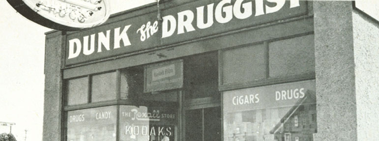Dunk The Druggist, drug store in Fort Qu'Appelle, Canada - Par Anonymous pre-1930 [Public domain], via Wikimedia Commons